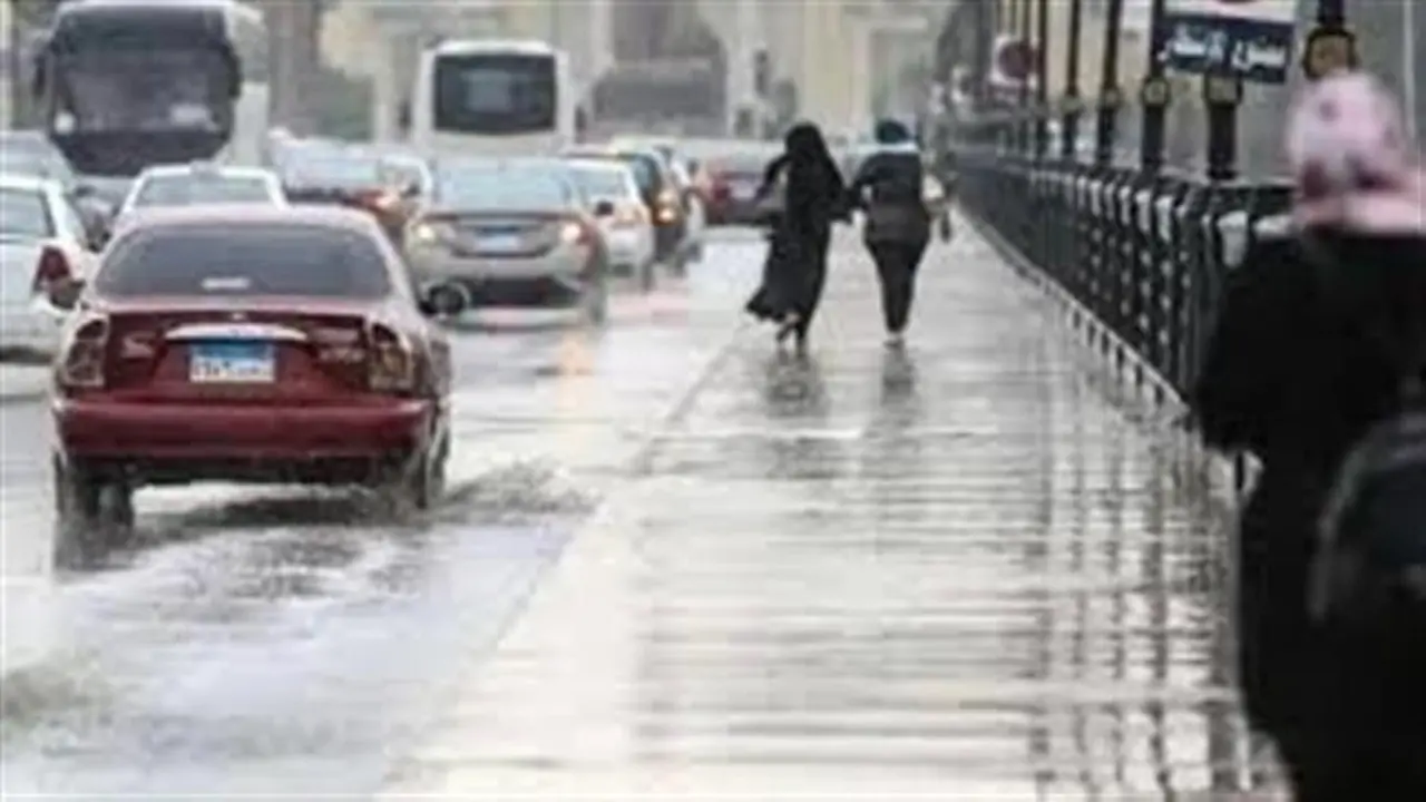 تحذيرات الأرصاد الجوية.. 4 ظواهر تضرب البلاد وسط توقعات بأمطار غزيرة وشبورة